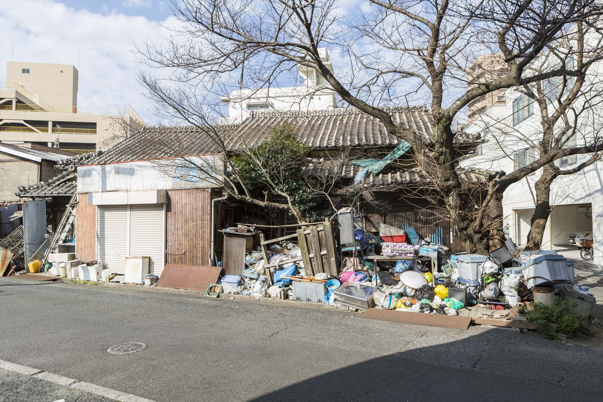 ゴミ屋敷をリセット | 埼玉で解体ならRIZM株式会社